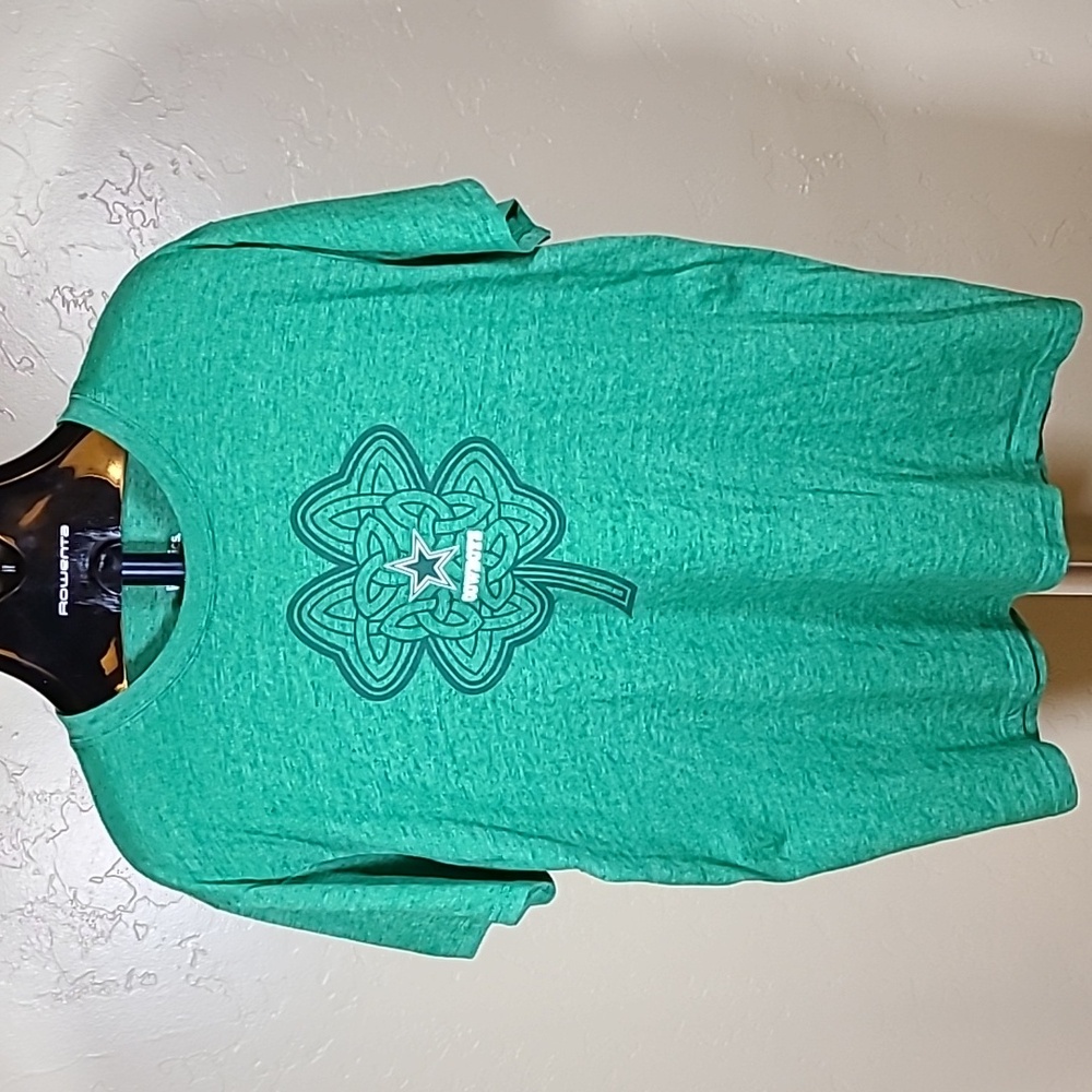 FANATICS GREEN DALLAS COWBOYS CLOVER TRINITY KNOT MENS SIZE LARGE TEE SH…